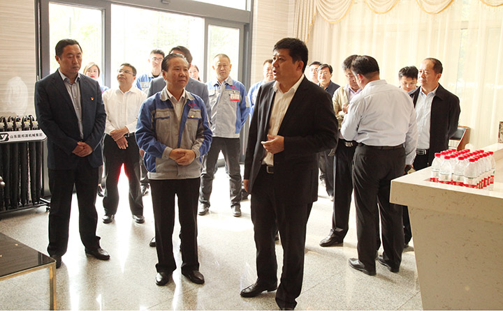 章丘區(qū)委副書記、區(qū)長韓偉一行領(lǐng)導(dǎo)蒞臨章丘豐源機(jī)械調(diào)研